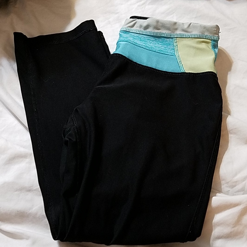 Small capri leggings no tags or markings🌶